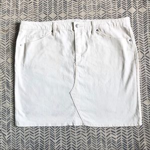 NWOT Universal Thread White Denim Skirt